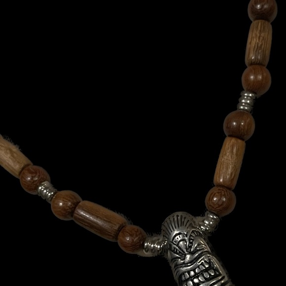 Wood beaded fashion necklace with medallion - Picture 2 of 5